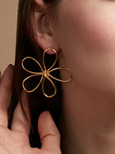 Load image into Gallery viewer, Metal Looping Flower Earrings - 2 Colors
